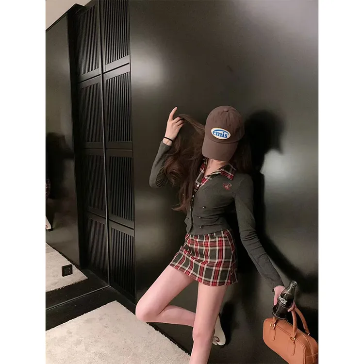 【高智姐姐】假两件格纹拼接针织衫修身显瘦上衣配高腰显瘦格子短裙