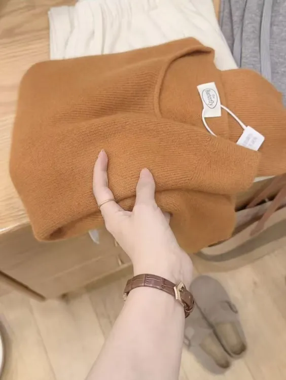 七言家巨好看！新品#枫叶橘卷边无缝插肩袖软糯毛衣101@