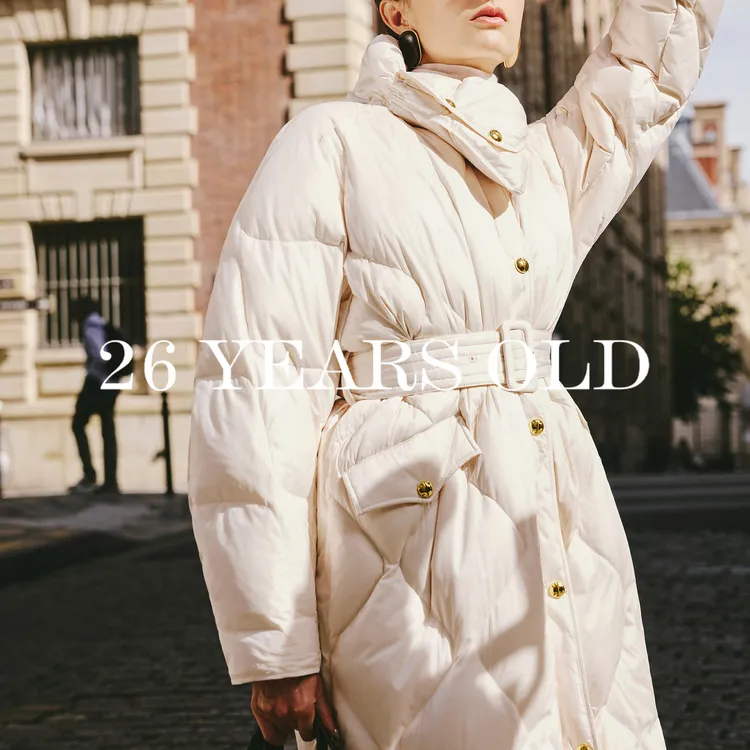 26YEARSOLD原创设计廓形弯刀袖可拆卸翻立圆领围脖白鹅羽绒服3501