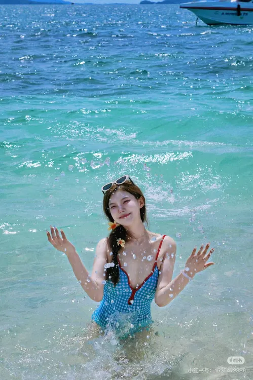 泳池精灵）高级感纯欲连体泳衣女款遮肚显瘦适合泡温泉与海边度假