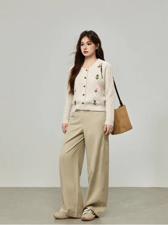 大码女装设计感镂空宽松外套女2025冬胖mm刺绣小花针织开衫