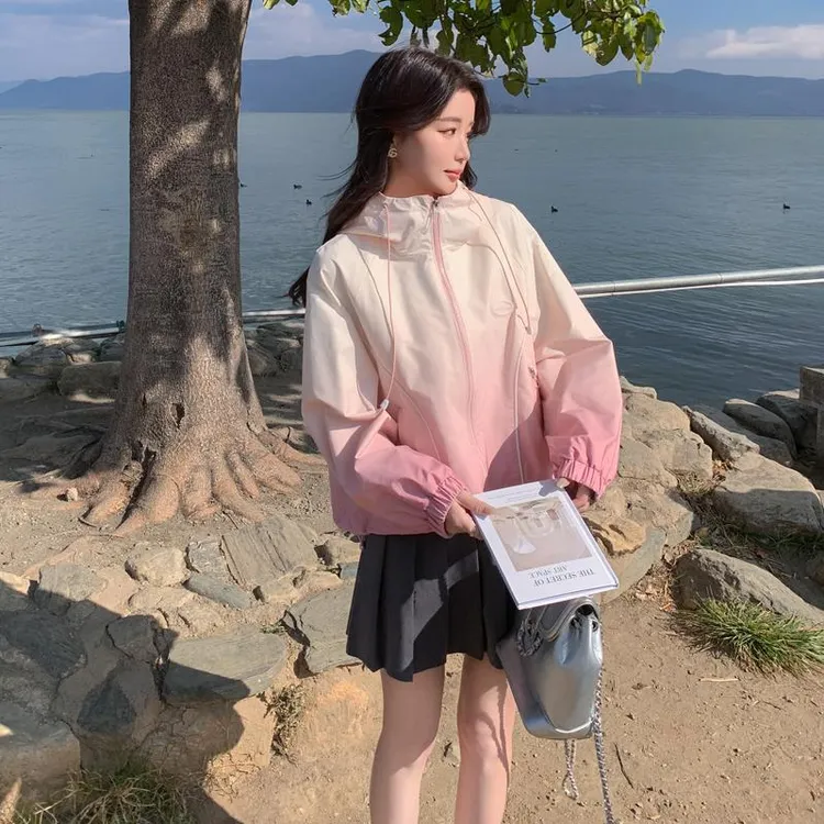 粉色渐变设计感工装冲锋衣女2025春秋新款小个子休闲风衣短款外套