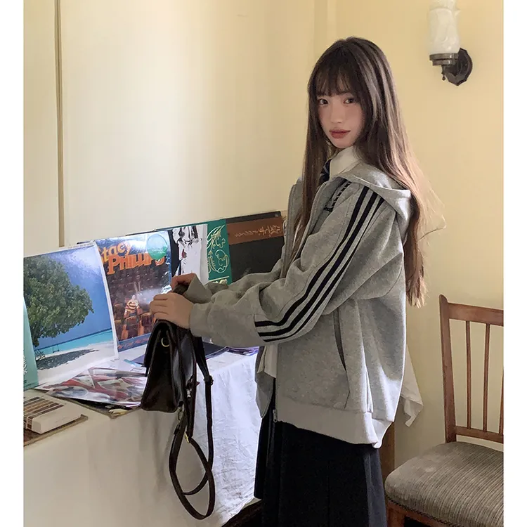 东京岁时记jk2024秋刺绣灰色连帽卫衣拉链款宽松舒适学院风外套女
