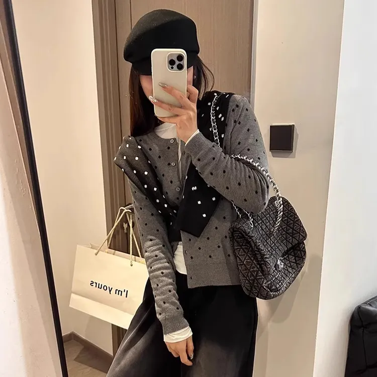 灰色波点针织开衫女秋季2025新款叠穿设计感小众显瘦长袖内搭上衣