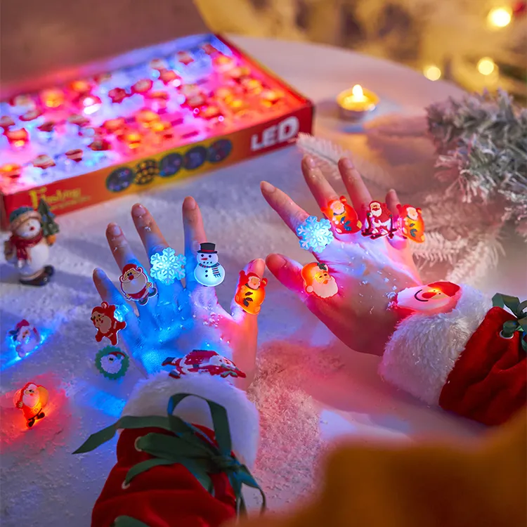 圣诞节小礼物儿童幼儿园活动奖品发光戒指手环项链胸针道具2026新