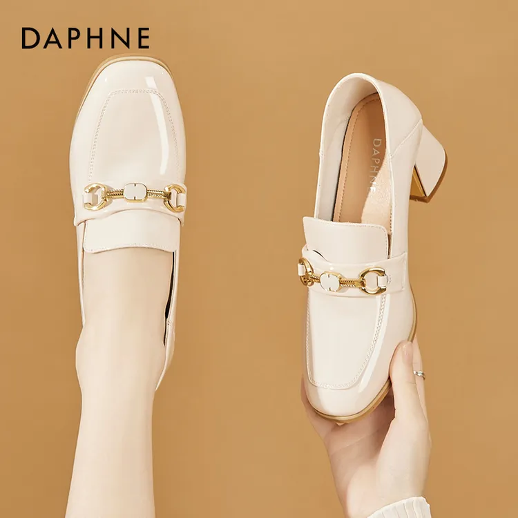 达芙妮白色乐福鞋女粗跟秋季2025新款漆皮单鞋高跟鞋英伦风小皮鞋