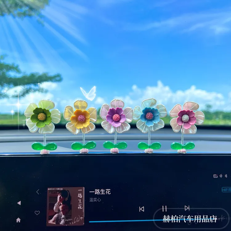 汽车摆件2025新款中控台电动车内饰品摆件可爱摇头花女生车内装饰