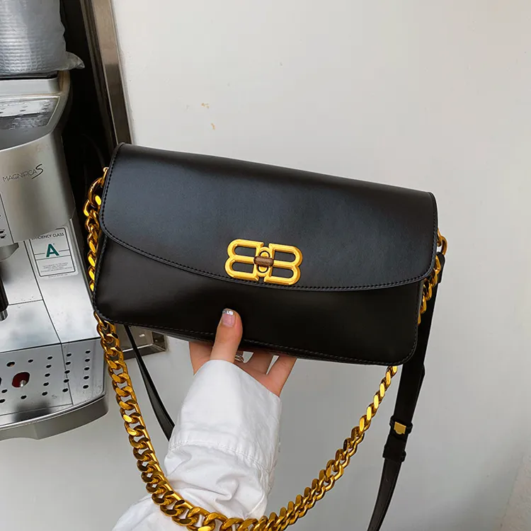 单肩百搭斜挎包时尚女水桶毛绒斜挎小包链条妈妈爆款女包秋冬外出