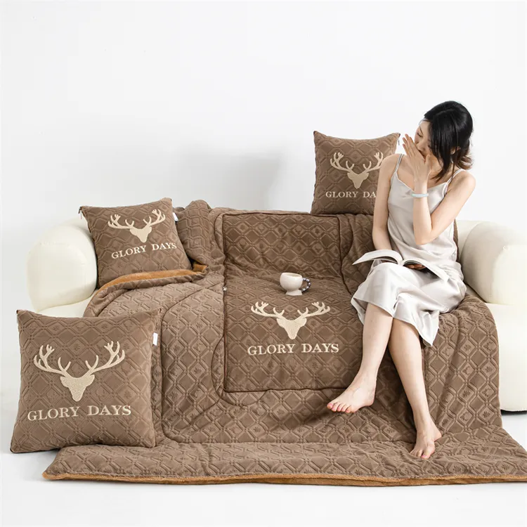 秋冬加大加绒加厚多功能抱枕被子两用车载靠垫沙发宿舍折叠松弛感