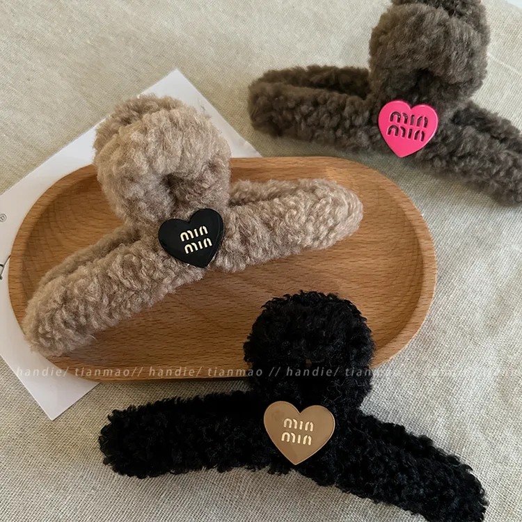 毛绒爱心发夹新款简约少女感后脑勺增高显脸小气质百搭发饰