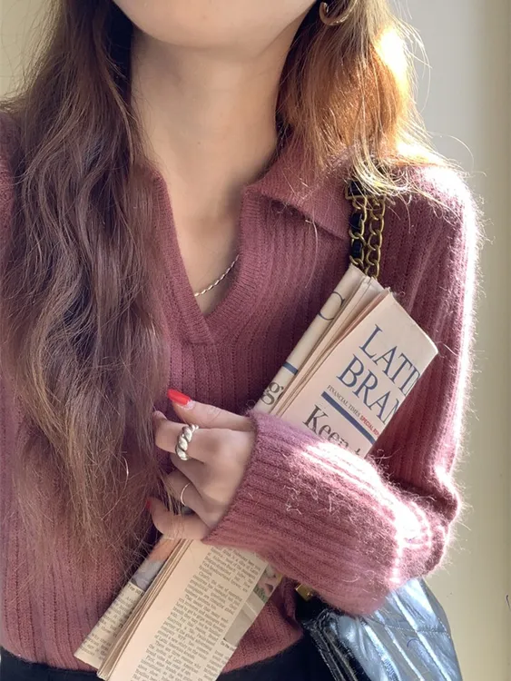 多巴胺穿搭梅子色V领针织衫女秋冬复古翻领软糯内搭毛衣打底上衣