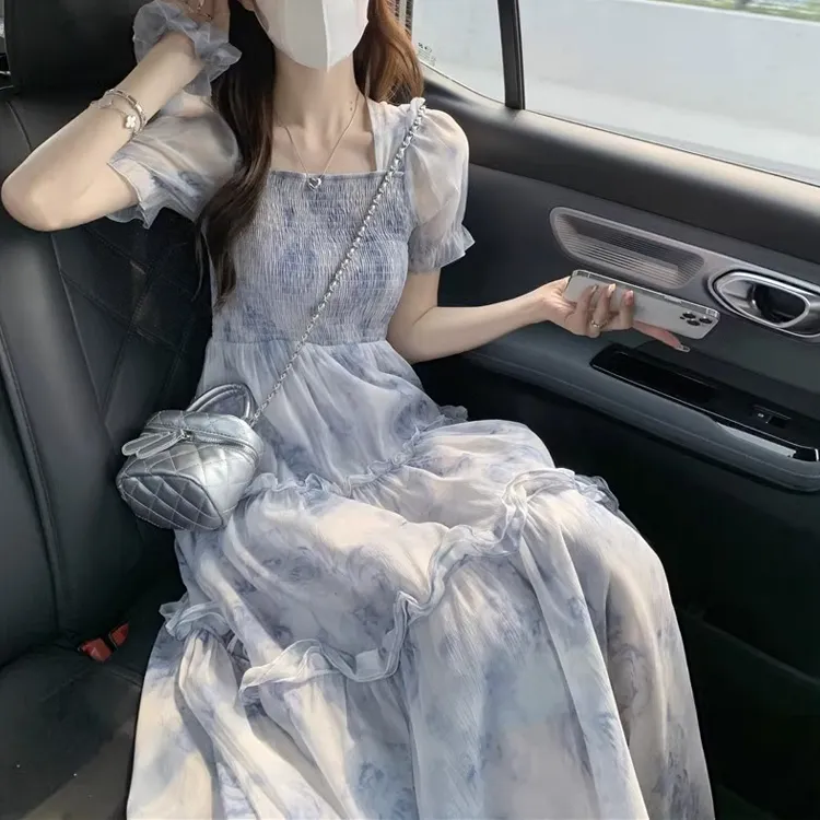 法式方领碎花泡泡袖连衣裙女夏季温柔风超仙纱裙海边度假蛋糕裙子
