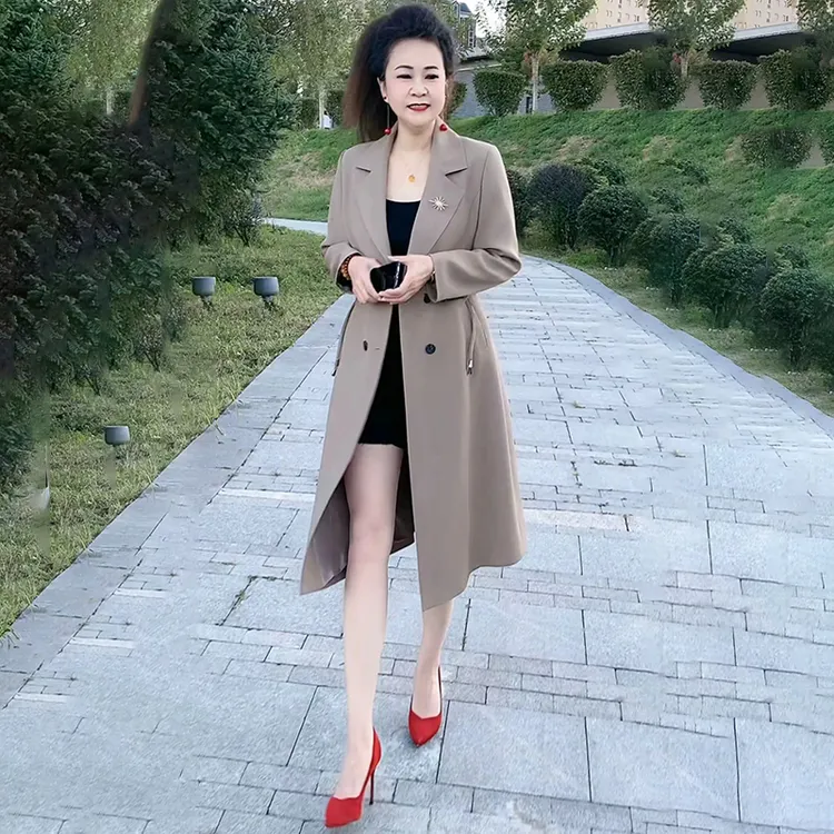 604秋冬新款高档妈妈装中老年外套时尚减龄长袖遮肚长款外套风衣