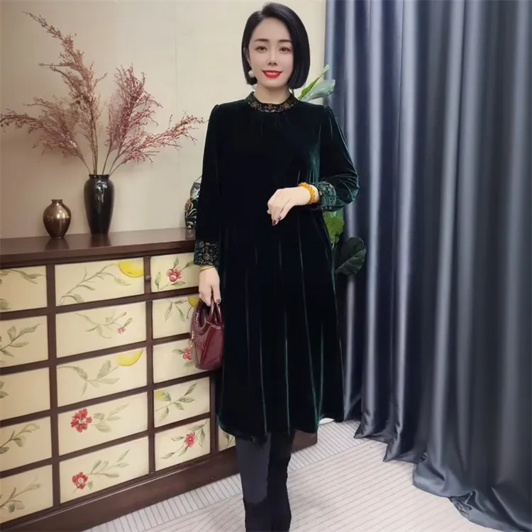长裙装遮肉妈妈重工阔打底长袖太太丝绒中老年气质秋冬连衣裙宽松