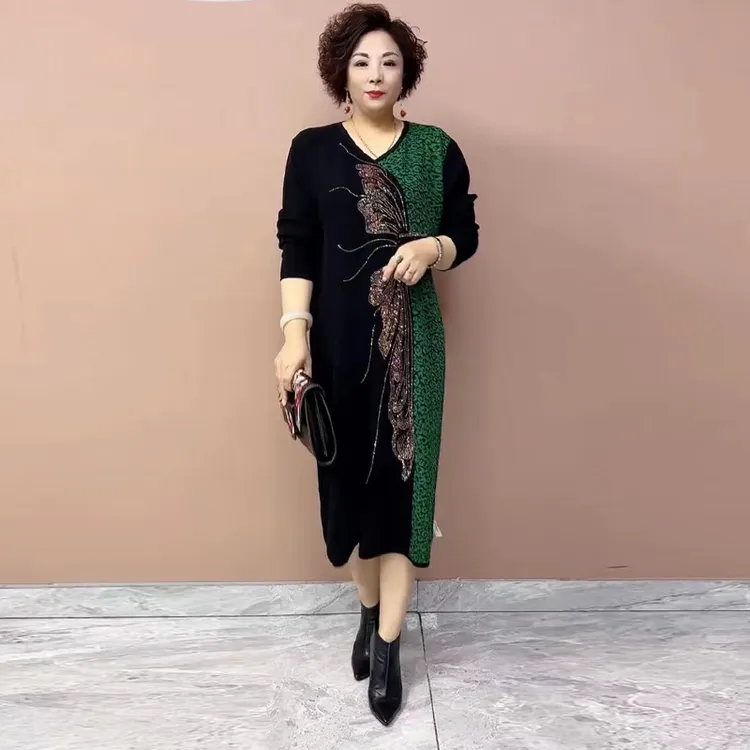 妈妈撞色连衣裙秋冬长袖高端收腰显瘦200斤过膝减龄烫钻时尚百搭