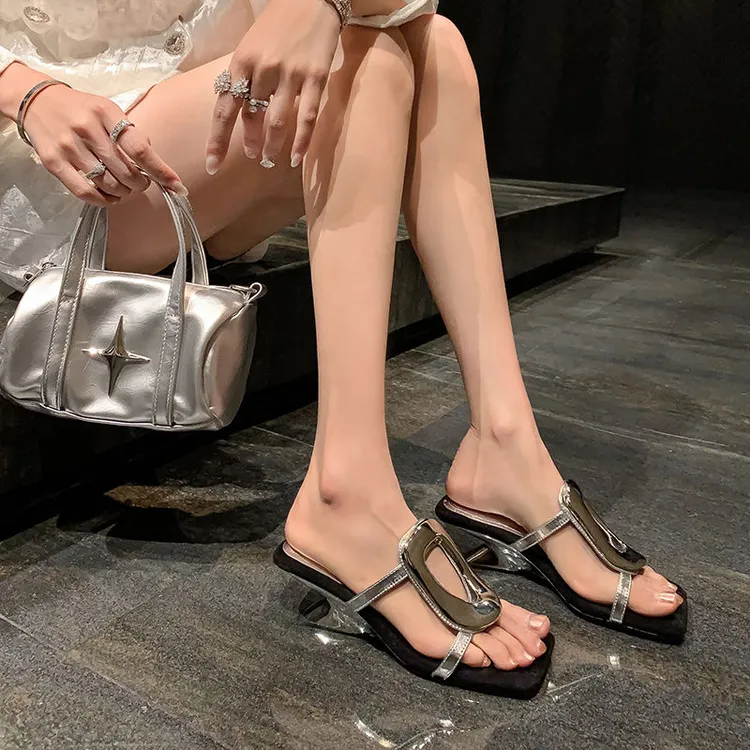 金属方扣小众方头坡跟露趾凉拖鞋女外穿夏季新款百搭高跟拖鞋