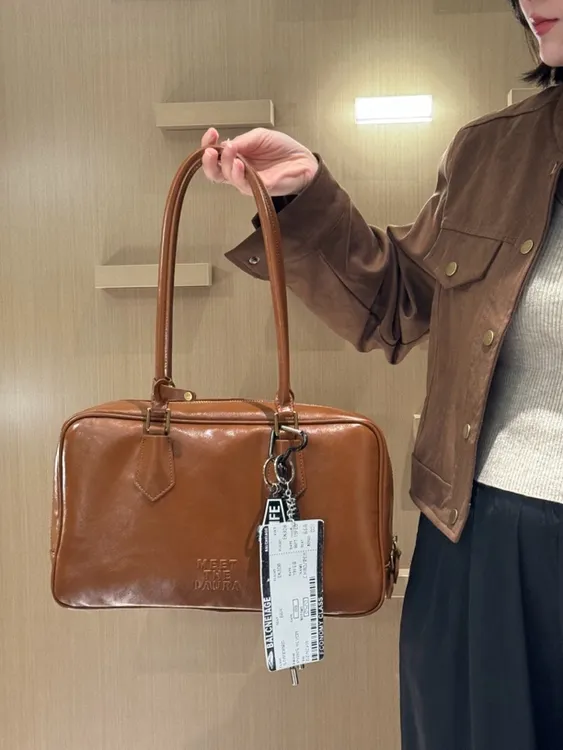 劳拉24年新款韩版小众腋下包复古手提保龄球包大容量通勤包登机牌