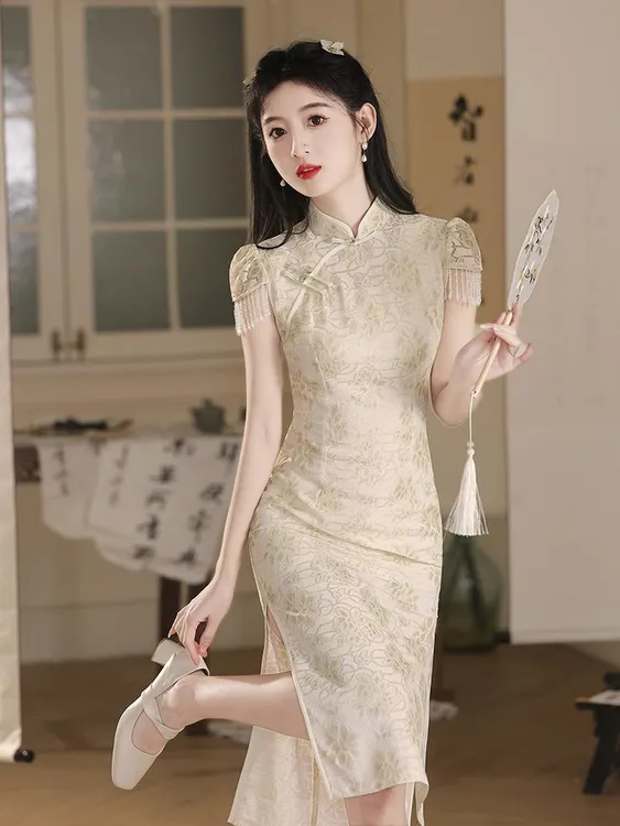 小个子旗袍年轻款2025年新款浅色蕾丝复古设计感日常可穿改良短款