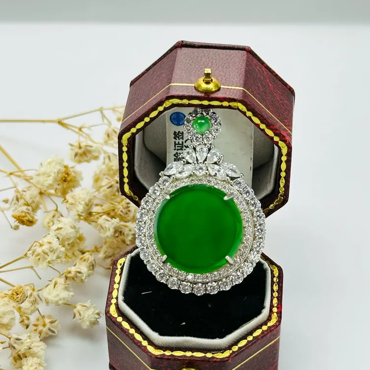 A货翡翠无事牌吊坠 平安无事 春日见喜 轻奢时尚绿色镶嵌豪华气质