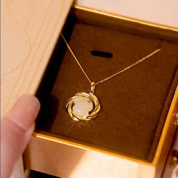 兔子项链女小众轻奢时尚白色小兔子吊坠简约设计优雅气质精致坠链