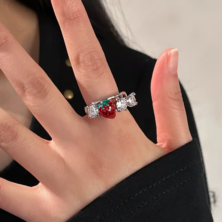 合金戒指 J0310-1甜美可爱精致时尚百搭轻奢高级感草莓戒指设计感