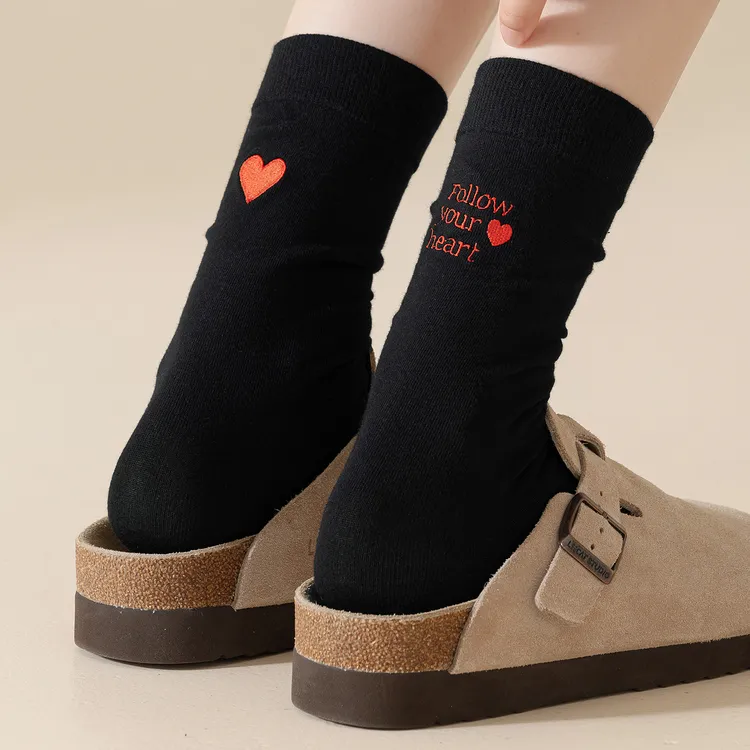 黑色后跟刺绣袜子女秋冬纯棉爱心AB款堆堆长袜吸汗防臭中筒无骨袜