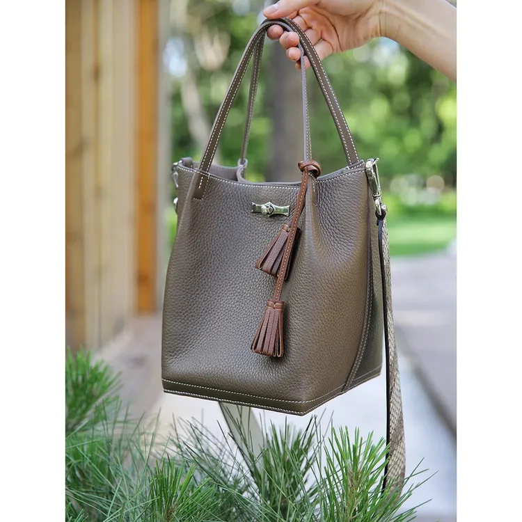 我是摩羯 进口荔枝皮牛皮 纯手工腊线缝制H版菜篮子手提包斜挎包