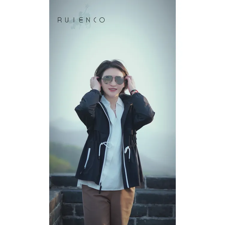 我是摩羯 限量徒步日 防风防水腰部调节抽绳兜帽户外夹克外套风衣