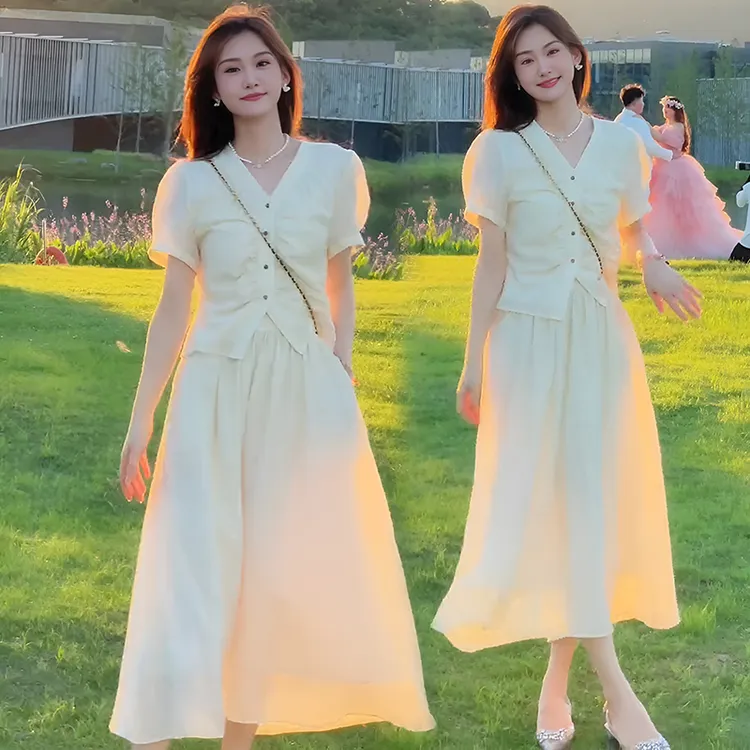 今年流行时尚套装裙女夏2025新款V领上衣+半身裙气质连衣裙两件套