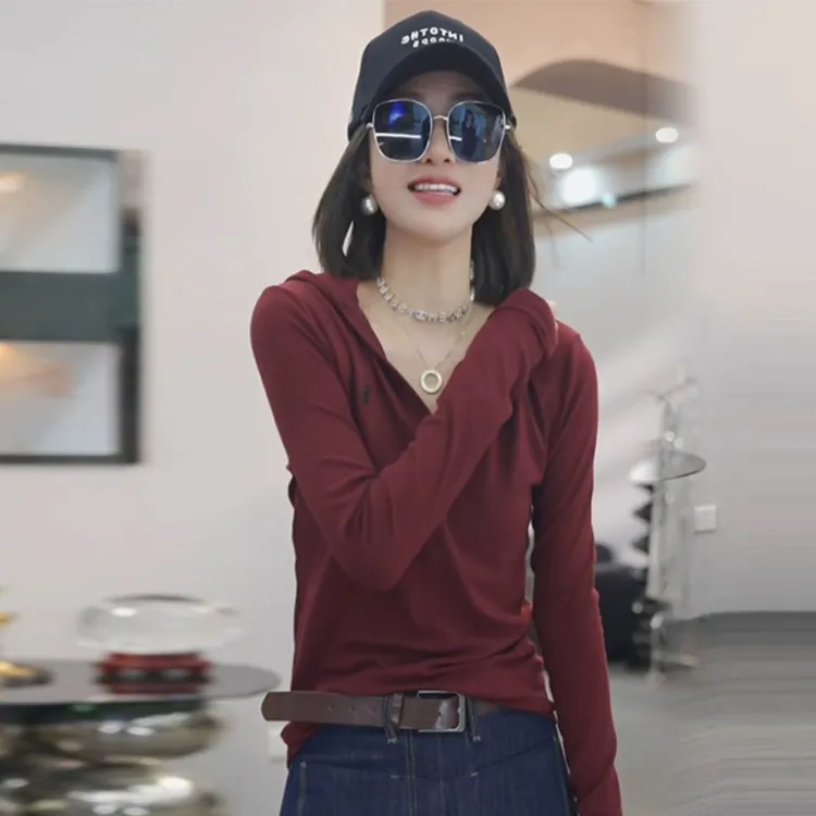 秋季新款刺绣连帽T恤女长袖休闲时尚V领打底衫设计感百搭显瘦上衣