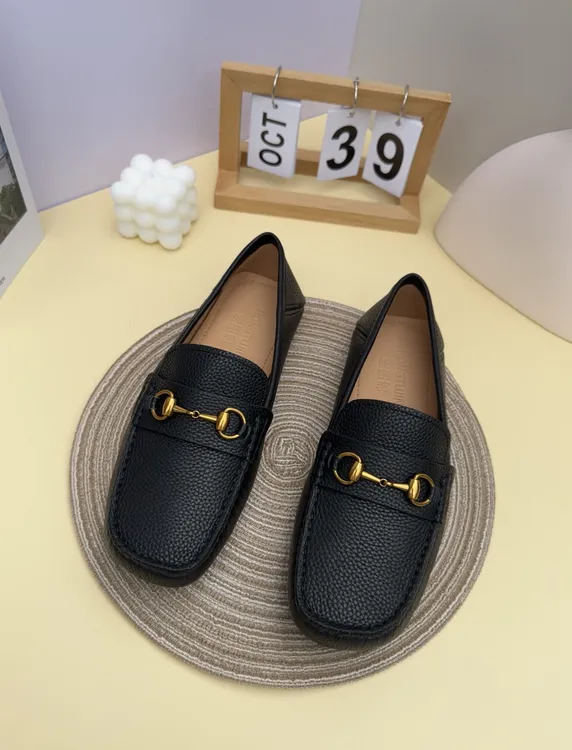 2025男士舒适时尚百搭黑色软底经典平底马衔扣真皮豆豆鞋