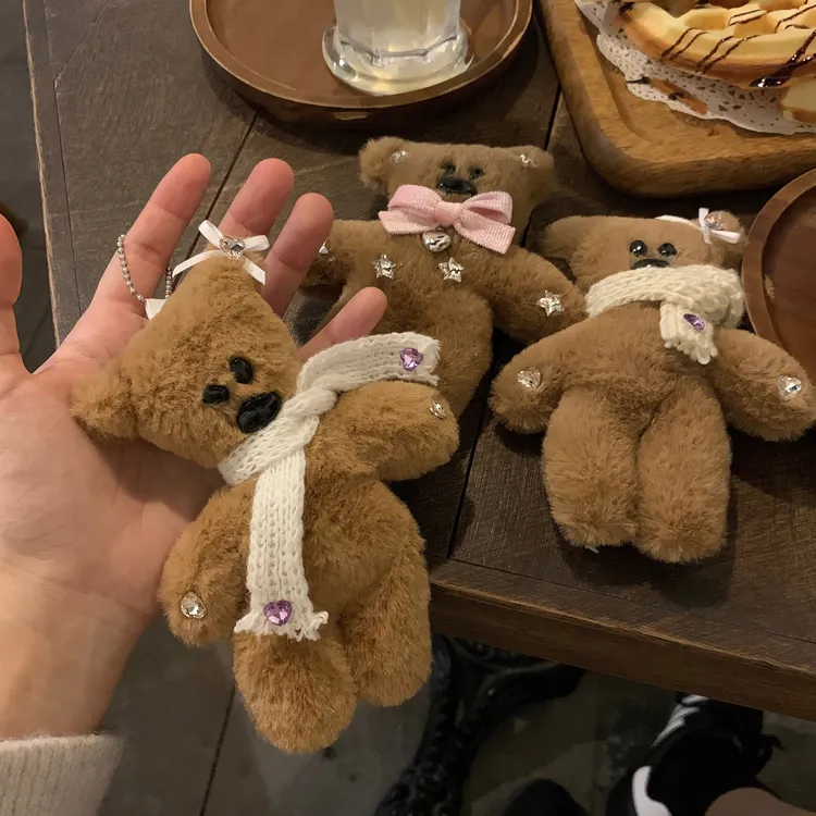 歪脖围巾小熊公仔钥匙扣手机包挂件可爱卡通美拉德毛绒蝴蝶结挂饰