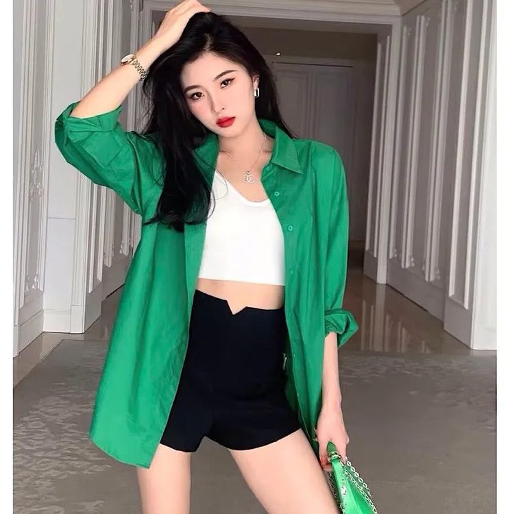 2025新款衬衫女 时髦精的穿搭指南 设计感时尚复古绿长袖宽松衬衣