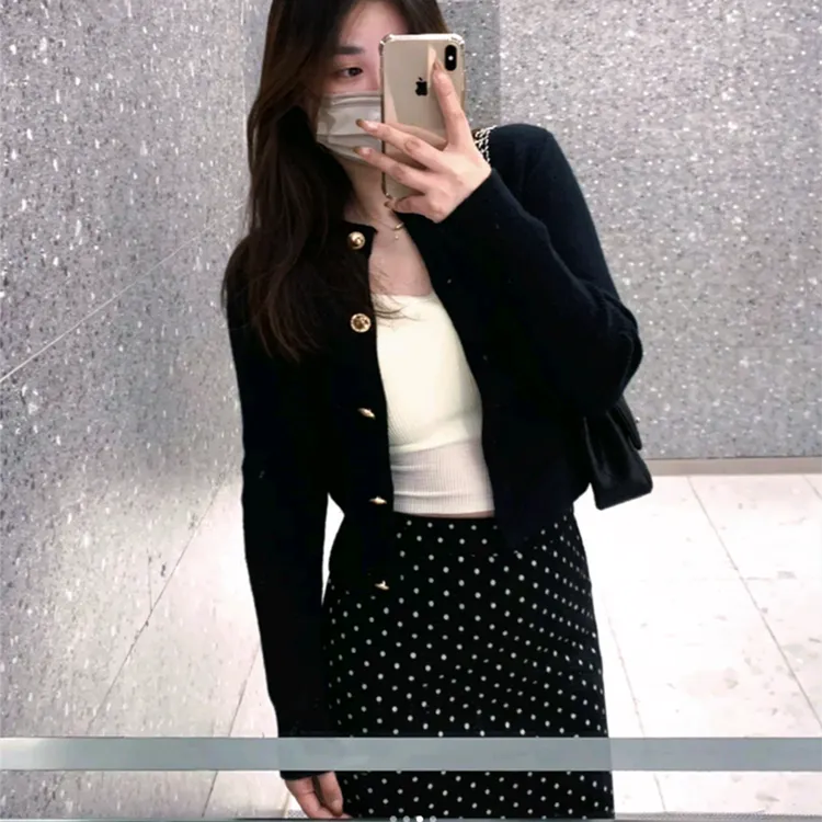 黑色金扣针织开衫女春秋外搭披肩高级感时尚气质长袖休闲上衣外套