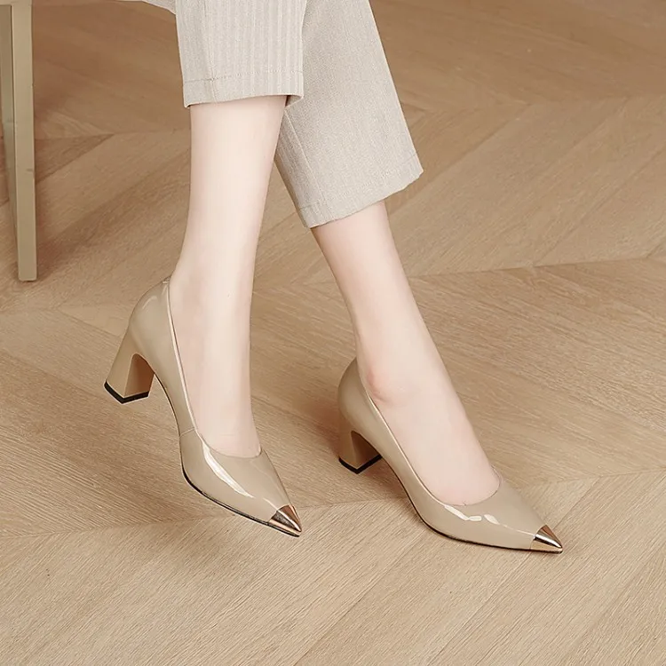 鞋子女2024新款百搭杏色单鞋女鞋黑色漆皮粗跟高跟鞋尖头皮鞋春秋