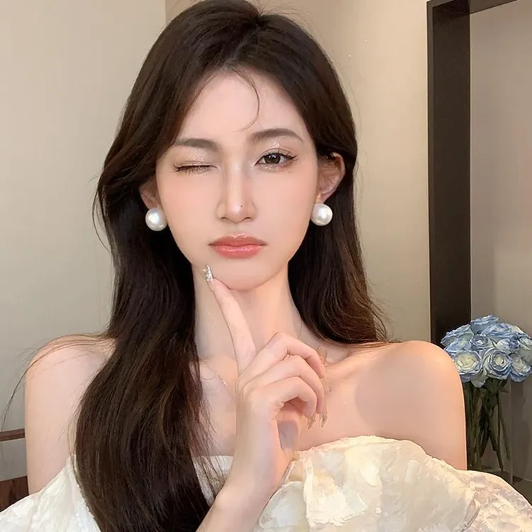 合金耳饰 港风珠珠耳钉经典简约耳钉轻奢小众ins气质耳饰百搭