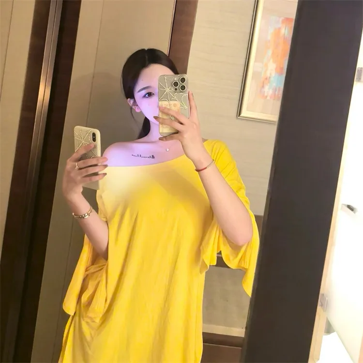 花三三同款黄色开叉袖开叉边设计懒人休闲风宽松露肩t恤连衣裙女