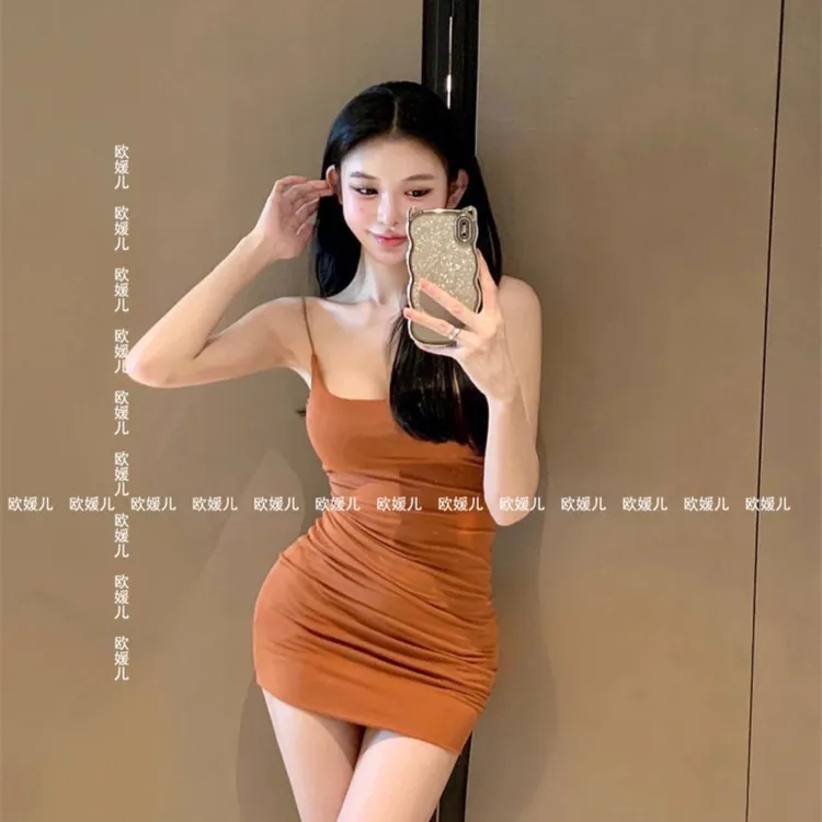 网红性感辣妹方领低胸无袖吊带连衣裙紧身显瘦打底包臀短裙潮女