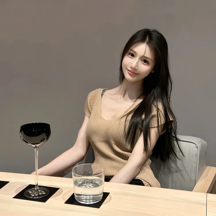 韩国同款新品气质性感修身深V领坑条上衣显瘦短袖针织衫T恤