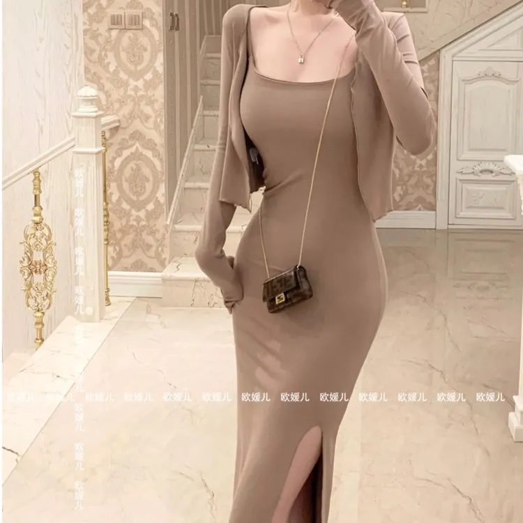 高级感卡其吊带裙两件套装女春夏轻熟御姐法式桔梗温柔穿搭连衣裙