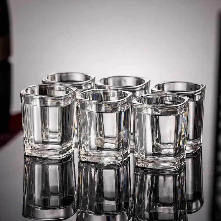 家用小白酒杯水晶玻璃杯分酒器一口杯酒具酒盅加厚白酒杯高颜值