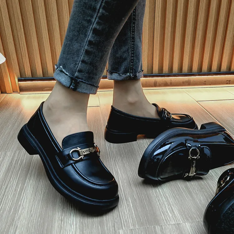 春夏季新款英伦风黑色小皮鞋百搭透气休闲女鞋圆头软底乐福鞋单鞋