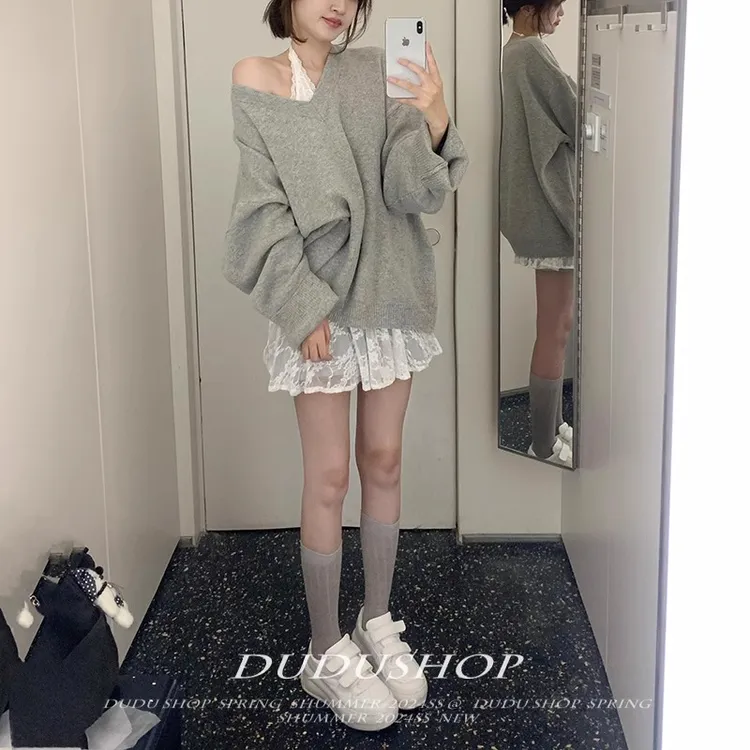 灰色慵懒风V领斜肩毛衣长袖针织衫女早秋新款韩系宽松高级感上衣