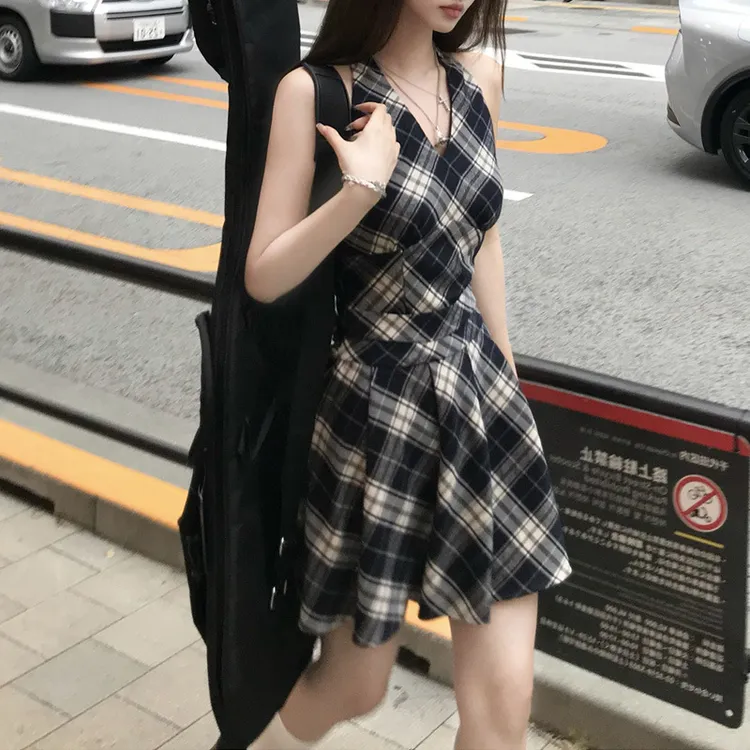辣妹菱格纹学院风无袖背心连衣裙女 夏季小众收腰显瘦别致A字短裙