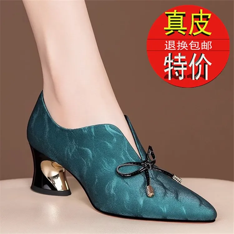 真皮绸缎深口女鞋2023新款秋季尖头粗跟软皮绿色单鞋蝴蝶结妈妈鞋