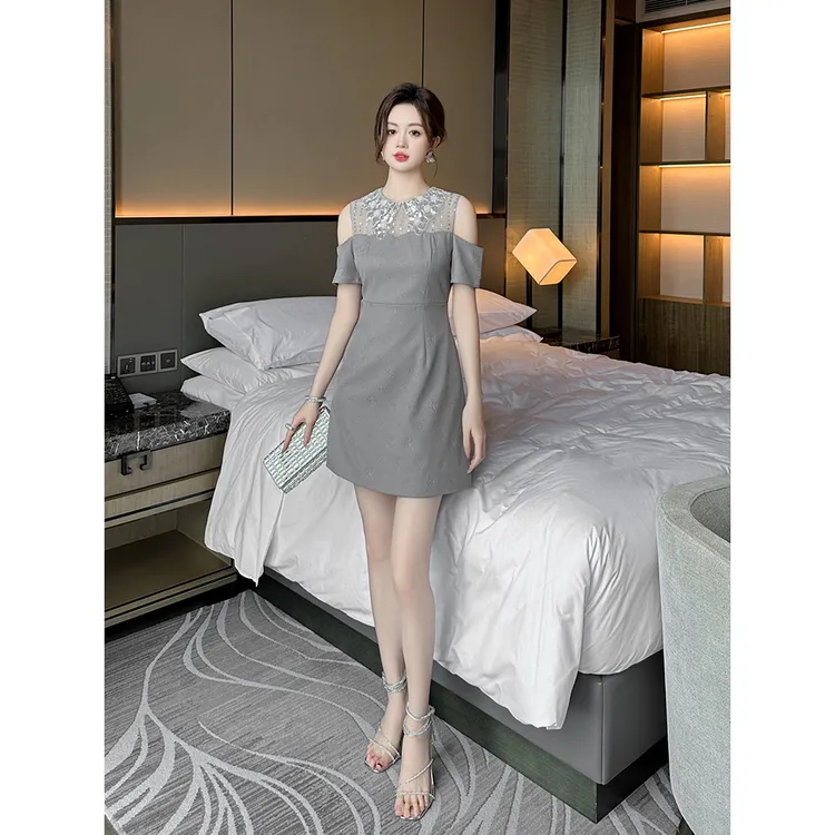 2024夏季新款女法式减龄娃娃领亮片拼接修身显高灰色连衣裙
