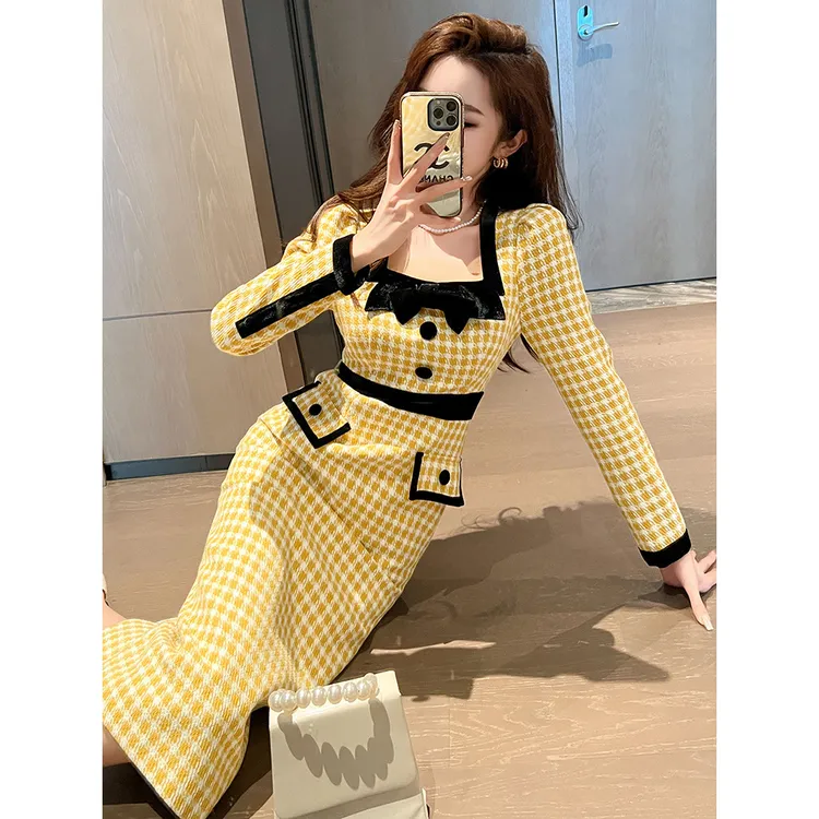 2024春装新款港风优雅气质方领减龄蝴蝶结修身格纹连衣裙女