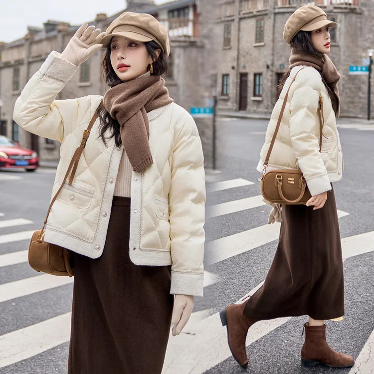 现货小香风时尚轻薄羽绒服女冬季新款2024显瘦气质外套白鸭绒90