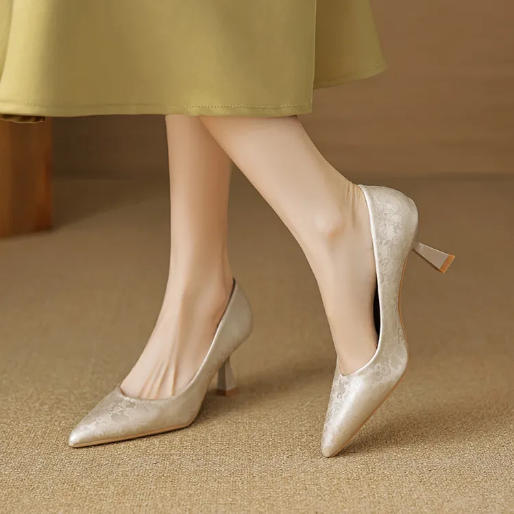 2024春夏季新款新中式国风旗袍高跟鞋女时尚优雅刺绣尖头V口单鞋