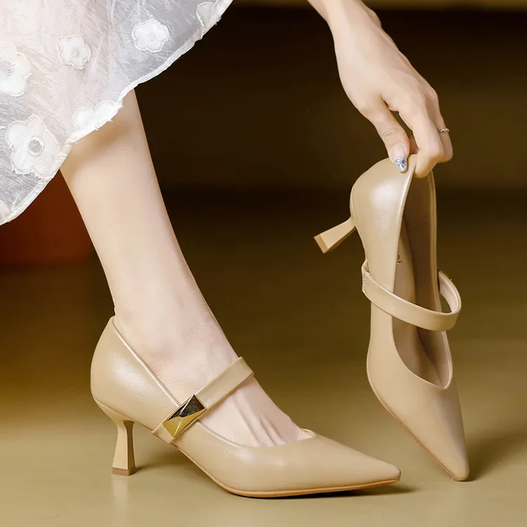 法式浅口尖头玛丽珍鞋2024新款通勤气质单鞋中跟猫跟不累脚高跟鞋